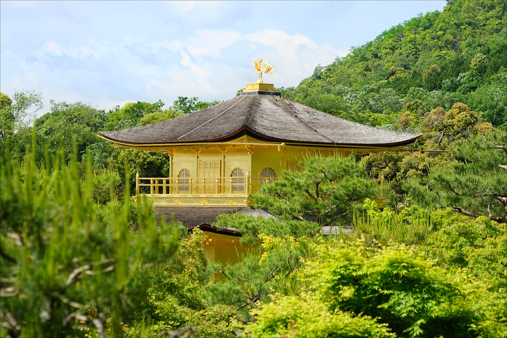 Le magnifique Pavillon d'Or de Kyoto au coeur d'un superbe jardin Japonais