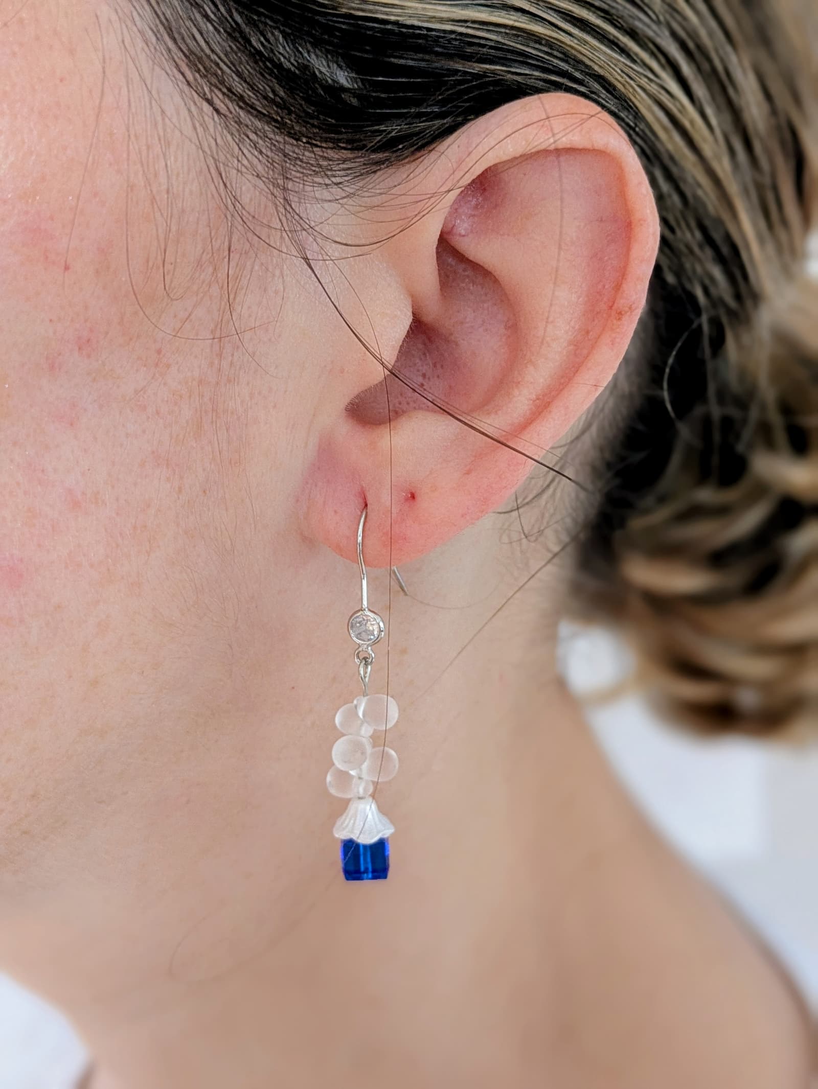 Boucles d'oreilles Douceur de Hozugawa vue portée - Collection Rivières Enchantées - Par Sakura Créations