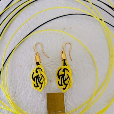 Boucles d'oreilles Umemusubi - Jaune & Noir - Collection Mizuhiki - Par Sakura Créations