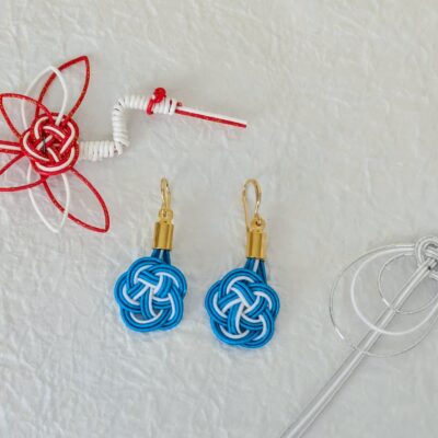 Boucles d'oreilles Umemusubi - Turquoise & Blanc - Collection Mizuhiki - Par Sakura Créations