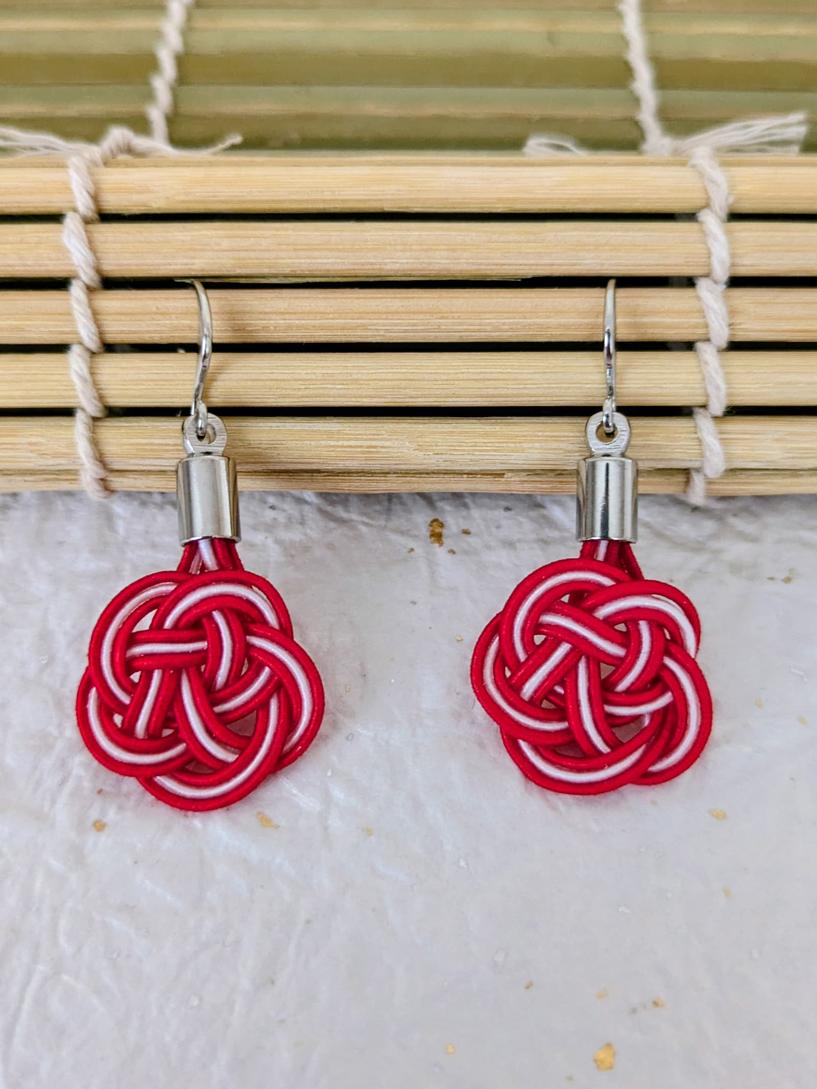 Boucles d'oreilles Umemusubi - Rouge et Blanc