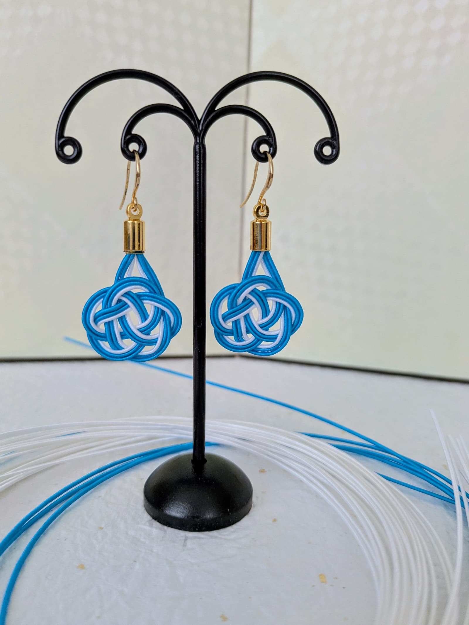 Boucles d'oreilles Umemusubi - Turquoise inspirées de la fleur de prunier japonaise