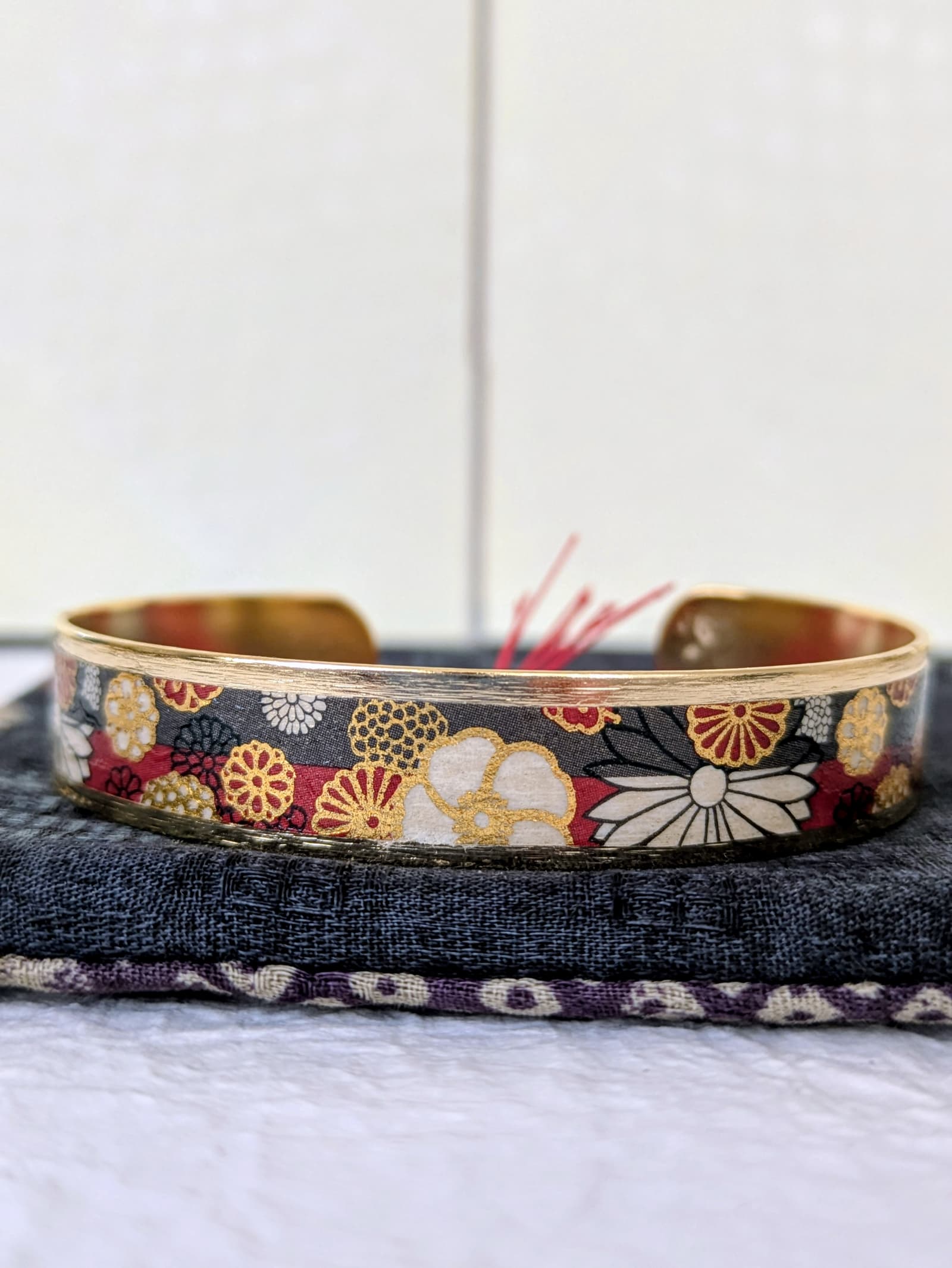 Bracelet Manchette Rouge et Or d'Osaka