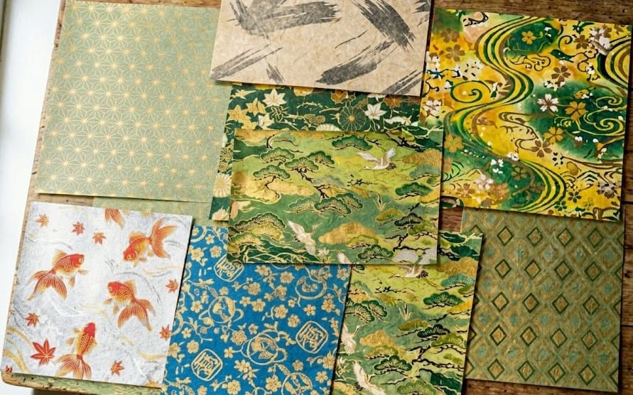 Photographie de papier Washi rouge décorés de motifs variés