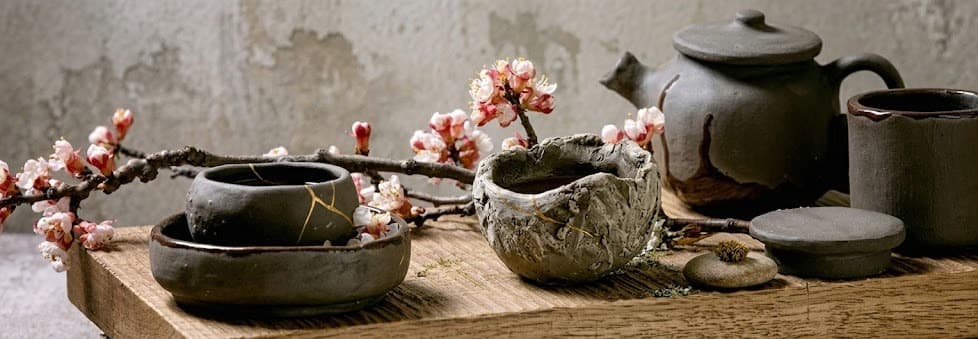 Céramique et pots représentant bien le concept du Wabi-sabi