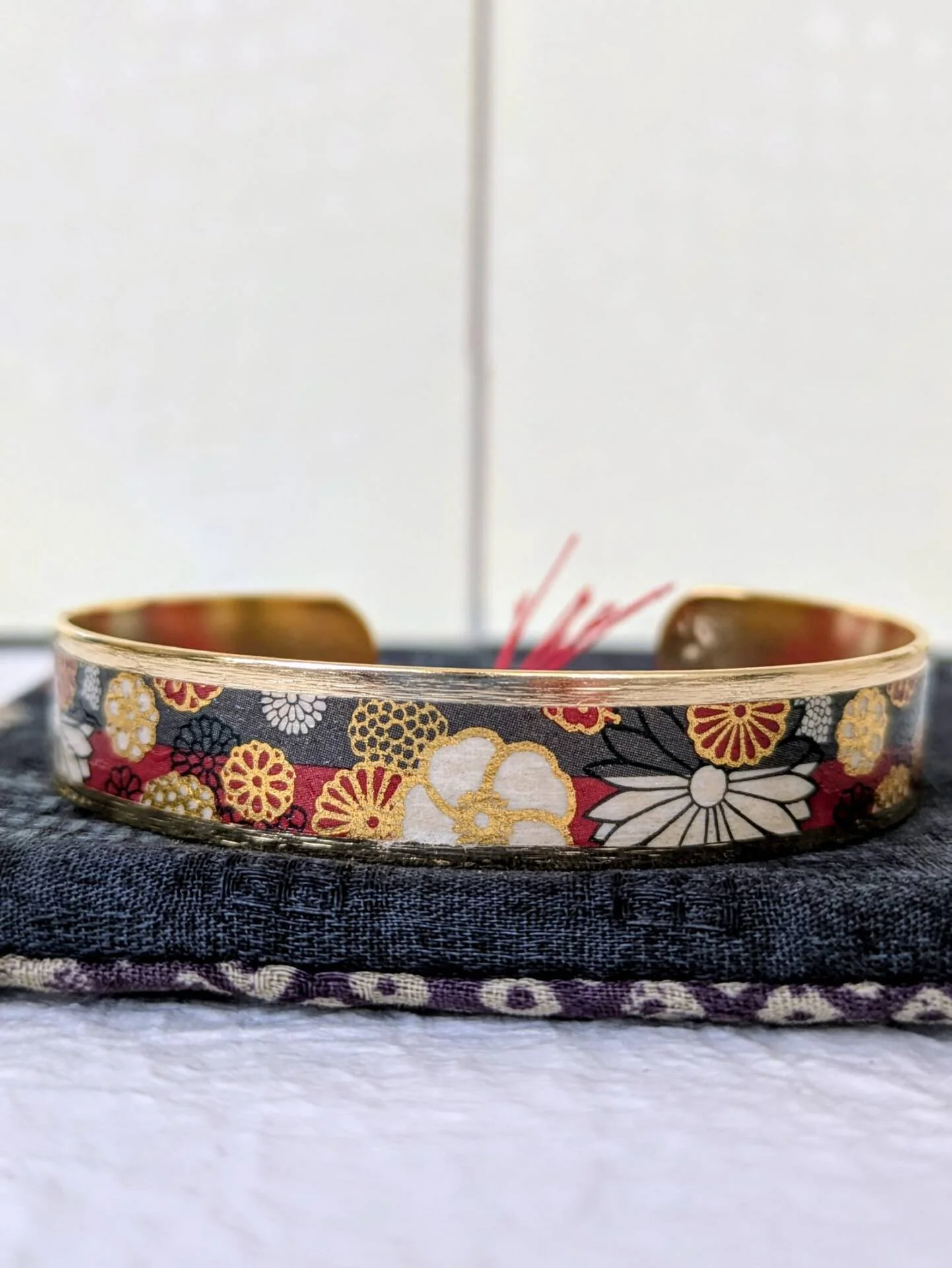 Bracelet manchette Rouge et Or d'Osaka
