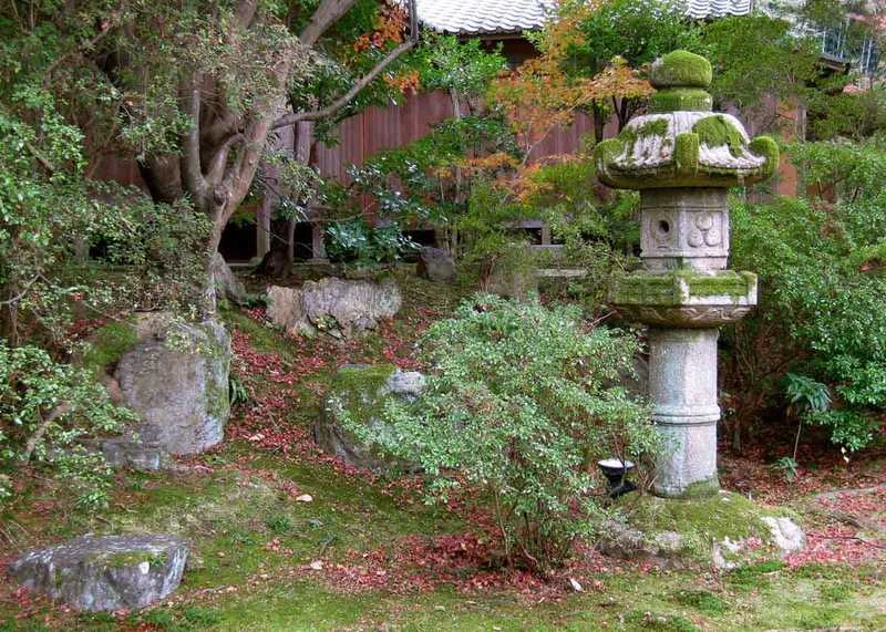 Lanterne Tōrō en pierre
